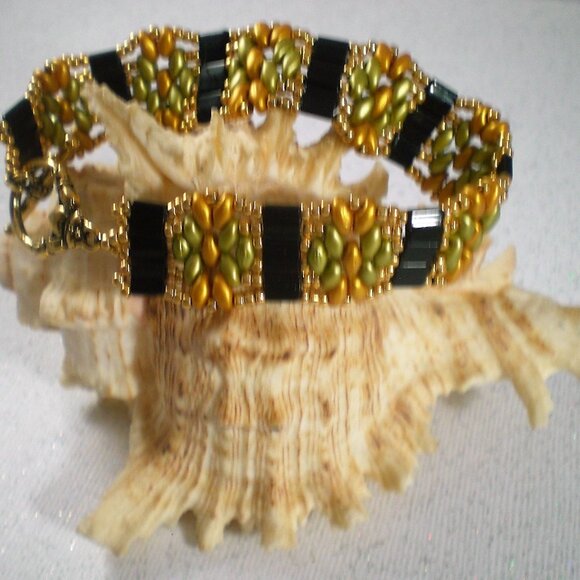 Tila Flower Band Bracelet; Hand Beaded, Gift - Picture 2 of 4